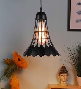 Lampe suspendue en fer forgé fabriquée à la main en Inde pour les intérieurs de boutiques et d'hôtels disponible à un prix abordable - Product Image 3