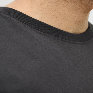 T-shirt personnalisé en gros OEM, 100% coton épais et doux, t-shirt uni à col rond pour homme, coupe régulière, t-shirt décontracté, t-shirt musculaire respirant - Product Image 4