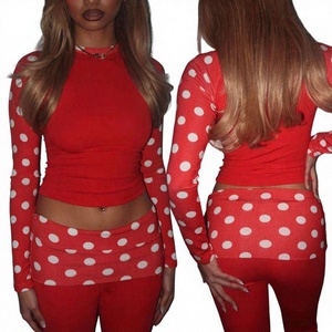 Ensemble 2 pièces pour femmes grandes tailles : Crop top licou et pantalon ample à manches longues, imprimé personnalisé à pois avec détails en dentelle - Product Image 1