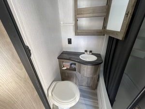 Autocaravana Usada Heartland Pioneer RD210 del 2022 - Product Image 2