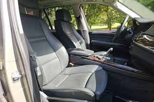 Vehículo Usado a Precio Accesible - Volante a la Izquierda |   Volante a la derecha |   2010 B M W X5 XDRIVESS48I - Product Image 5