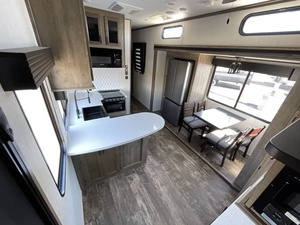 F-o-r-e-s-t R-i-v-e-r S-a-b-r-e 37F-L-L Usado del 2022 - Product Image 6