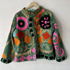Chaqueta Unisex Verde Estilo Indio Suzani con Bordado de Terciopelo, Kimono con Estampado Floral para Invierno, Bata de Verano, Regalo para Damas de Honor - Product Image 1