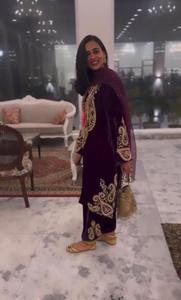 NOUVEAU DESIGNER POUR LA SOIRÉE TOP EN VELOURS EN VISCOSE LOURDE AVEC UNE BELLE QUALITÉ LOURDE POUR LES MARIAGES ET LES FESTIVALS - Product Image 4