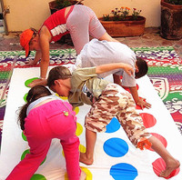 Vente en gros de jeux de société classiques Twister, amusants, interactifs, pour la famille, autres jouets éducatifs en plastique, 160*110cm