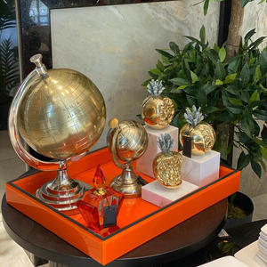 Escultura de globo de aluminio sólido de alta calidad con acabado dorado Diseño antiguo para centro de mesa Venta de metal - Product Image 3