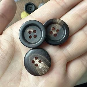 Botón Natural de Cuerno de Búfalo al por Mayor, Acabado en Blanco para Accesorios de Ropa, Alta Calidad - Product Image 5