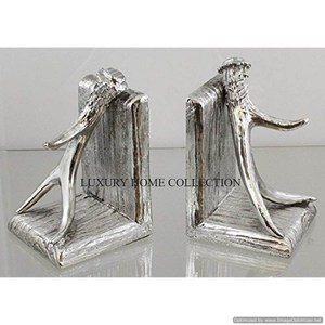 Serre-livres sophistiqués en métal au look antique conçus pour mettre en valeur le charme intemporel tout en gardant les livres organisés et sécurisés - Product Image 1