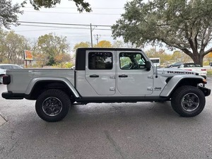 Gladiator Rubicon 4dr Crew Cab 4WD SB Usado en Buen Estado - Product Image 4