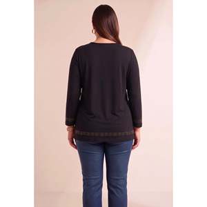 เสื้อไหมพรมถักลายโครเชต์สีดำ ไซส์ใหญ่ พร้อมกระโปรงและเสื้อคลุมแบบมีรายละเอียด - Product Image 5