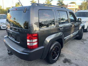 Pre-owned 2010 Jeep Liberty Sport avec sièges en cuir intérieur foncé FWD Drive direction à gauche-utilisé - Product Image 5