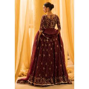 Tissu en organza pour mariage - Matière luxueuse et douce de couleur bordeaux foncé, imprimée à la main et ornée de motifs pour une décoration nuptiale élégante - Product Image 3