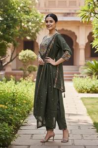 Ensemble Kurti et pantalon en coton et soie, style culturel gujarati, magnifique design de col, longueur genou, avec dupatta, pour femmes ou filles, spécial. - Product Image 4