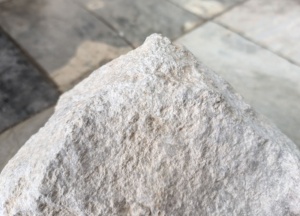 Les morceaux de pyrophyllite de qualité réfractaire sont essentiels pour les fours à haute température, la faible dilatation et la résistance aux chocs thermiques. - Product Image 5