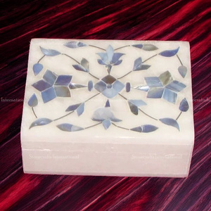 Boîte à bijoux de stockage de boucles d'oreilles pour dames en marbre à forte demande avec des conceptions complexes pour les cadeaux - Product Image 1