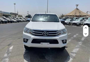 Toyota Hilux SR5 2019 / Disponible à la vente avec faible kilométrage, moteur essence, véhicule bien entretenu et sans accident. - Product Image 6