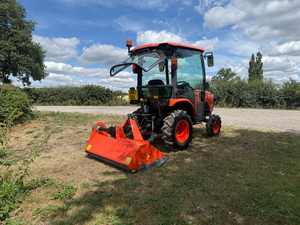 Tractor Compacto Kubota B2350 de 23 HP con Tracción en las 4 Ruedas, Motor Mateng EF125 y Motor Japonés de 17150 W de Potencia, 650 kg, para Uso en Construcción - Product Image 2