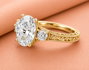 Bague de fiançailles en or jaune avec diamant ovale de laboratoire et diamants latéraux, bijoux de mariée classiques pour femme, certifiée IGI VVS1-VVS2 - Product Image 1