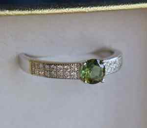 Auténtico anillo de piedras preciosas de moldavita checa joyería elegante de plata esterlina para bodas y eventos - Product Image 3