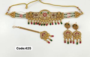 Ensemble de colliers en perles à double couche charmant avec finition dorée pour les mariages indiens, les demoiselles d'honneur et les fêtes de fiançailles - Product Image 3