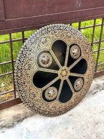 CH Luxury Round Metal Shield Black Gold Geometric Pattern Polished Home Decor Artifacts