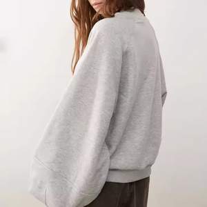 Sudadera gris claro de gran tamaño con cuello redondo y hombros caídos para mujer Algodón Casual Estilo versátil. - Product Image 3