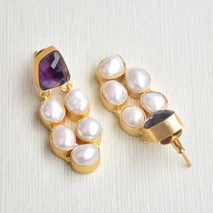 Boucles d'oreilles en laiton de qualité supérieure, plaquées or, avec perles et pierres organiques, texture laiton mat, sans nickel, durables, export en gros - Product Image 4