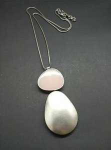 Collier en métal et résine Collier articulé Chunky Chaîne bohème réglable Pièce de cou pour cadeau de mariage Perles rondes en résine faites à la main - Product Image 2