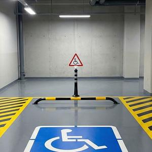 Señal de Tráfico Reflectante Triangular Negra de 75x8 cm, Señal de Advertencia de Piso Mojado, Estacionamiento para Discapacitados y Señalización Vial - Product Image 2