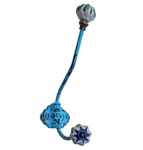 Crochets pour manteaux et chapeaux en fonte Shabby Chic Lavage vert clair avec boutons en céramique Crochets et rails Produit - Product Image 2