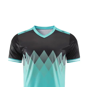 Vente à chaud de vêtements de football légers Logo personnalisé/couleur Respirant et confortable Design tendance au meilleur prix - Product Image 2