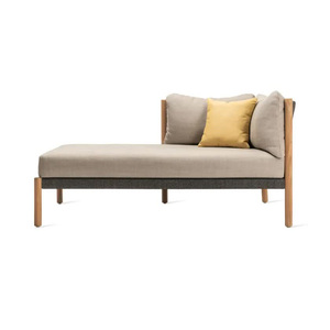 Chaise longue en bois de teck massif avec coussin d'extérieur en corde tissée inclus pour hôtel et villa - Product Image 1