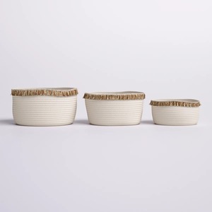 Ensemble de 3 paniers en macramé minimalistes et élégants pour le rangement à domicile, l'organisation et l'affichage décoratif, fabriqués à la main en Inde - Product Image 1