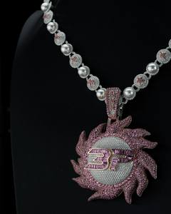 Elegante collar con colgante de diamante de moissanita de corte princesa para mujeres modernas, joyería a los mejores precios de la India - Product Image 2