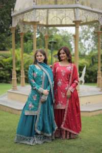 Couleur étonnante dernière collection attrayant chinnon imprimé Kurti Pant & Dupatta avec paillettes & fil brodé travail à vendre - Product Image 4