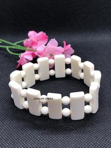 Bracelet ajustable en os de buffle blanc et résine, style tendance fait main, largeur de bande de 25 mm, écologique, sculpté - Product Image 3