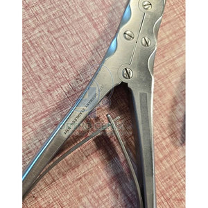 Pinza para cortar huesos Manual de acero satinado para cirugía ortopédica y procedimientos de corte de huesos - Product Image 2