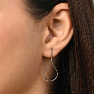 Compre Pendientes Colgantes de Plata de Ley 925 de Primera Calidad para Mujeres y Niñas, Chapados en Oro de 18K, con Forma de Gota de Agua y Flor - Product Image 4