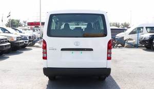 Furgoneta HIACE 2023 de Gasolina con Asientos de Cuero, Volante a la Izquierda, Transmisión Automática, Cámara Trasera de 360°, Techo Panorámico - Product Image 5