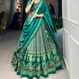 Vibrant Navaratri Ladies Lehenga Choli Ensemble Long Coton Vert Lehenga Lucknowi Dupatta Embelli Blouse Pakistanais Inspiré - Product Image 1