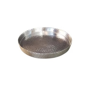 Plateau de service en acier inoxydable au design martelé unique avec vernis pour la maison plateau rond en métal de taille personnalisée pour hôtel - Product Image 2