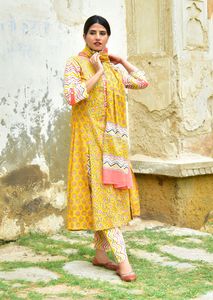 Kurti droit décontracté à imprimé floral longueur cheville pour femme avec pantalon imprimé zig-zag et Dupatta (moutarde) 100% coton - Product Image 2