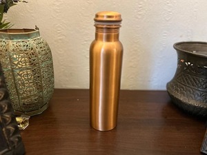 Botella de cobre de diseño elegante de calidad de exportación, función de bebida directa, ecológica, Unisex, moderna para hidratación, bienestar a granel - Product Image 2