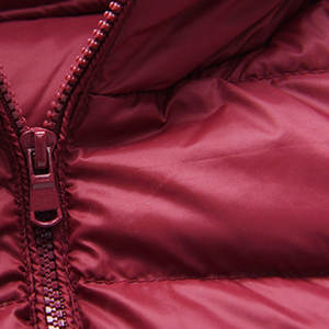 เสื้อโค้ทขนเป็ดฤดูหนาวแบบกำหนดเองราคาโรงงาน น้ำหนักเบา อุ่นสบาย มีฮู้ด สำหรับผู้ชาย ผู้หญิง และผู้ใหญ่ - Product Image 6