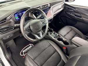 Chevrolet Bolt EV 2LT FWD 2023 d'occasion, incroyablement parfait, faible kilométrage, en stock, proposé à un prix fantastique - Product Image 5