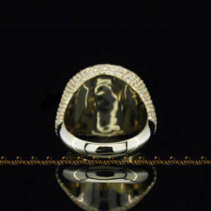 Ornée de diamants ronds Moissanite et taille baguette Cette bague Hip Hop en or jaune 14 carats élégance originale et style moderne - Product Image 5