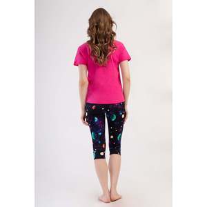 Conjunto de pantalón capri y top de cuello redondo con mangas raglán y puños ovalados KADIN LYC SUPREM - Color ciruela - Product Image 4