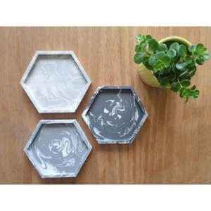 Ensemble de 2 sous-verres en résine de haute qualité avec des détails complexes pour une touche sophistiquée à la décoration intérieure à très bon prix - Product Image 6