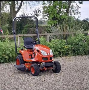 เครื่องตัดหญ้า Kubota G261 รถแทรกเตอร์แบบนั่งขับพร้อมเครื่องยนต์ประสิทธิภาพสูง ปรับความสูงในการตัดได้ เหมาะสำหรับสนามหญ้าขนาดใหญ่ - Product Image 3