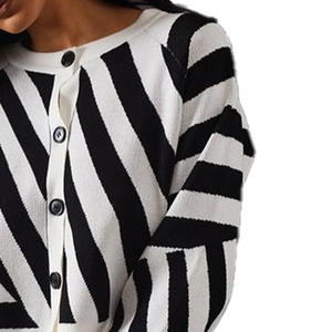 Cardigan décontracté à boutons en broderie unie noir et blanc tendance, de haute qualité, confortable, séchage rapide, respirant, automne-hiver, tricot pour femmes - Product Image 6